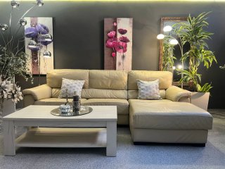 Sofá chaise longue de cuero beige