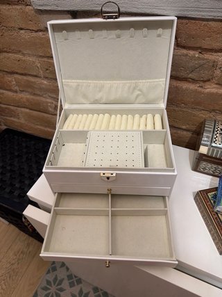 Joyero organizador grande blanco y dorado