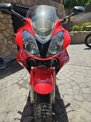 Honda VFR 800 VTEC Roja