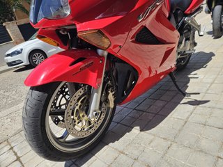 Honda VFR 800 VTEC Roja