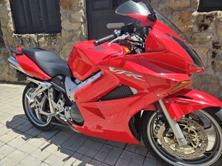 Honda VFR 800 VTEC Roja