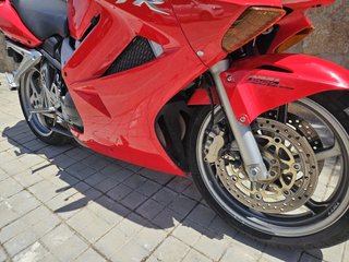 Honda VFR 800 VTEC Roja