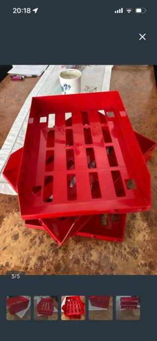 Bandejas de escritorio apilables rojas