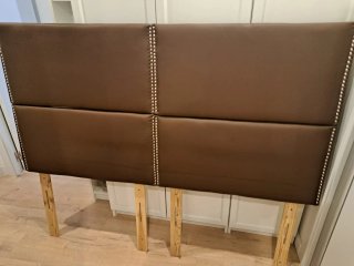 Cabecero de cama tapizado marrón