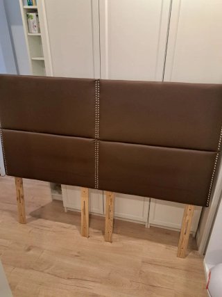 Cabecero de cama tapizado marrón