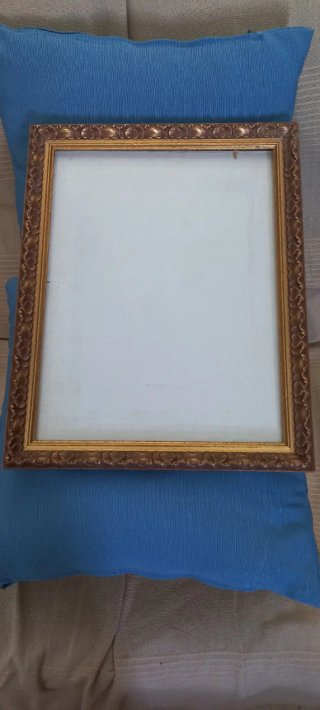 Marco de fotos de madera dorado a 3 € CADA UNO