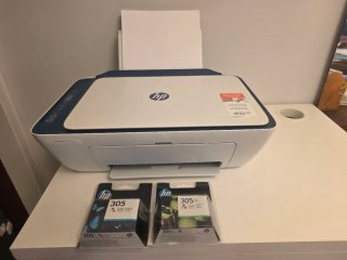HP DeskJet 2721e y dos cartuchos nuevos