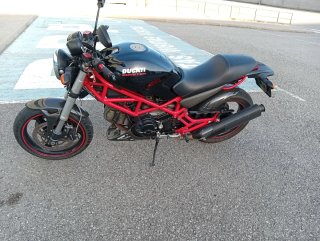 Ducati Monster 695 Negra y Roja