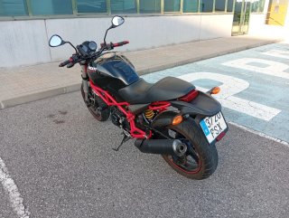 Ducati Monster 695 Negra y Roja