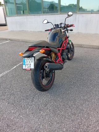 Ducati Monster 695 Negra y Roja