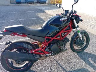 Ducati Monster 695 Negra y Roja