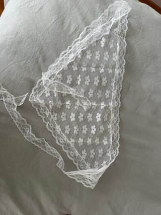 Cinturón de encaje blanco