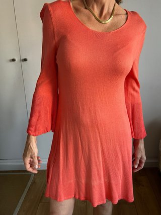 Vestido naranja manga acampanada