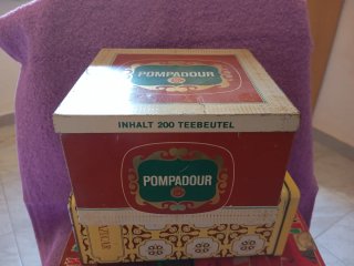 Lata antigua Cola Cao y Pompadour