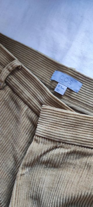 Pantalón COS verde oliva pana