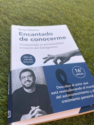 Encantado de conocerme / Pleased to Meet Me