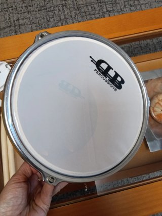 Tambor Infantil DB Percussion 8 con baquetas