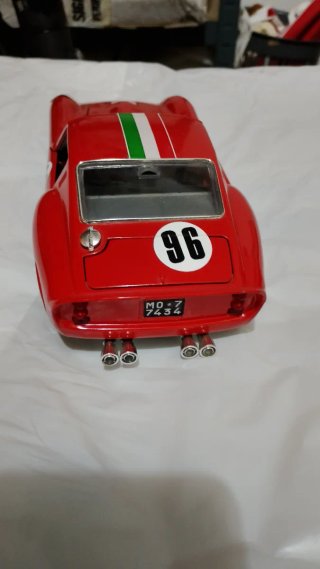 Ferrari gto  1:18 Rosso Corsa Burago