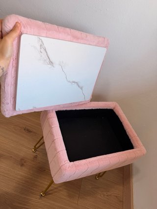 Taburete con almacenaje rosa y dorado