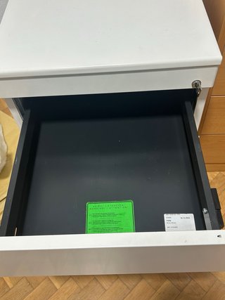 Archiviatore ufficio in metallo con 3 cassetti bianchi