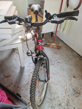 Bicicleta infantil roja