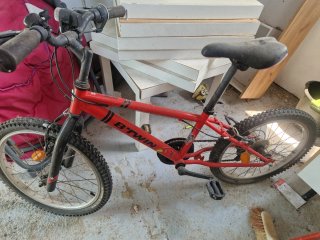 Bicicleta infantil roja