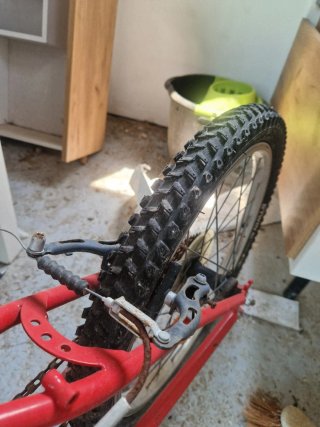 Bicicleta infantil roja