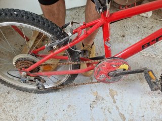 Bicicleta infantil roja