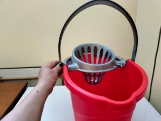 Secchio nuovo per mocio rosso
