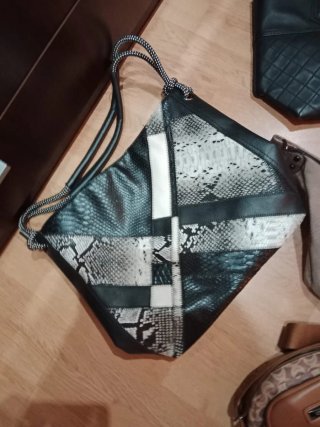 8 Borse nere e multicolor