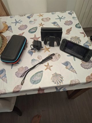 Nintendo Switch V1 + accesorios