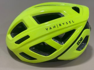 Casco Van Rysel fluorescente