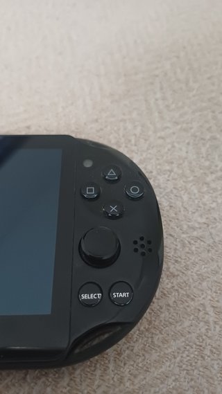 PS Vita 2000 Slim Negra + Juegos