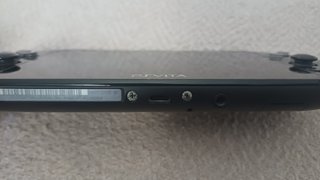PS Vita 2000 Slim Negra + Juegos