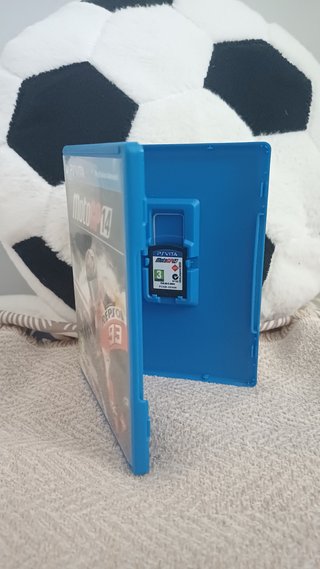 PS Vita 2000 Slim Negra + Juegos