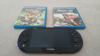 PS Vita 2000 Slim Negra + Juegos