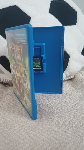 PS Vita 2000 Slim Negra + Juegos