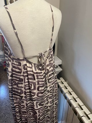 Vestido estampado tirantes beige y marrón