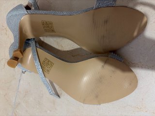 Zapatos de tacón plateados brillantes 39