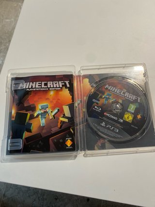 PlayStation 3 Slim Rossa con Minecraft