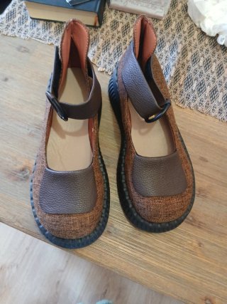 Zapatos marrones con pulsera