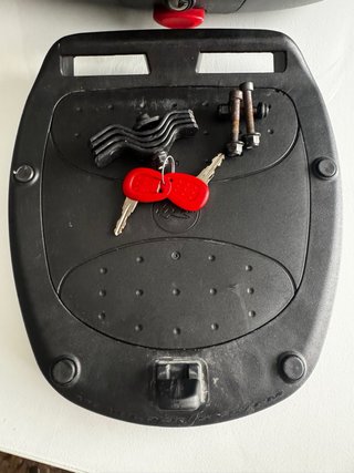 Cajón para Moto Negro y Rojo