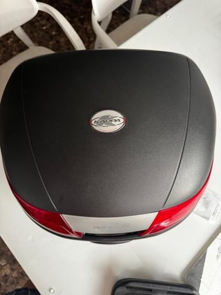 Cajón para Moto Negro y Rojo
