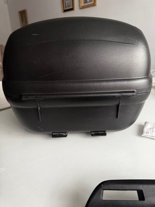 Cajón para Moto Negro y Rojo