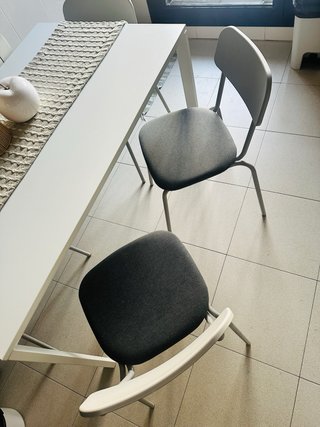 Mesa y 4 sillas cocina