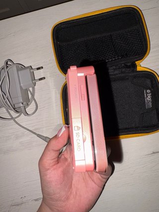Nintendo 3DS Rosa con Cargador y Funda
