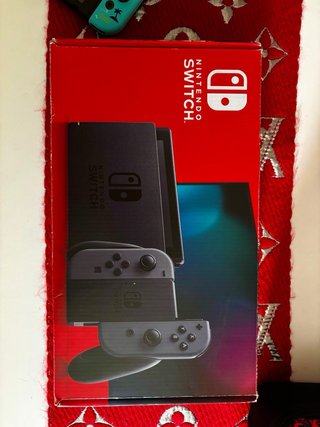 Nintendo Switch + 4 Juegos + Fundas