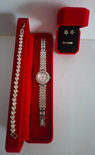Elegante Set Regalo: Reloj y Conjunto plateado