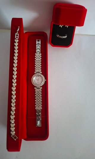 Elegante Set Regalo: Reloj y Conjunto plateado