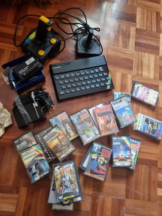 Sinclair ZX Spectrum + Joysticks y Juegos de Segunda mano por 150